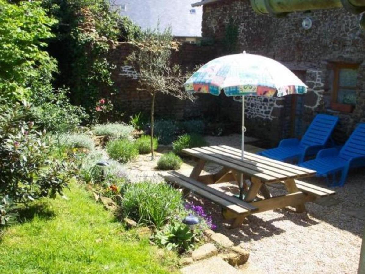Beautiful 3-Bed Cottage In Passais-Villages Saint-Simeon  Exterior photo